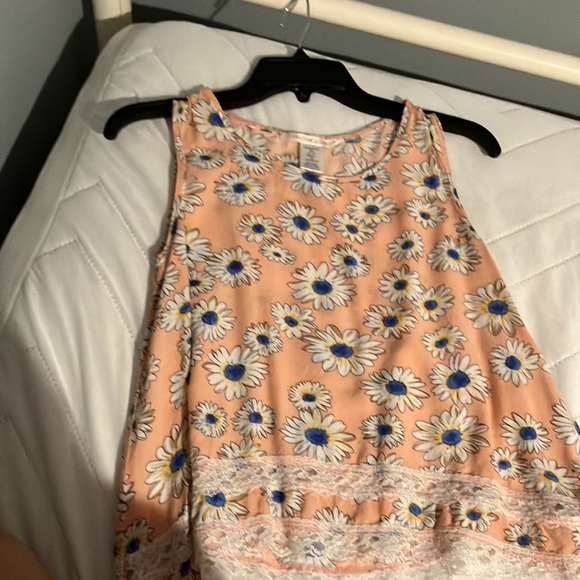 Flowered pink flowy tank - Picture 3 of 3